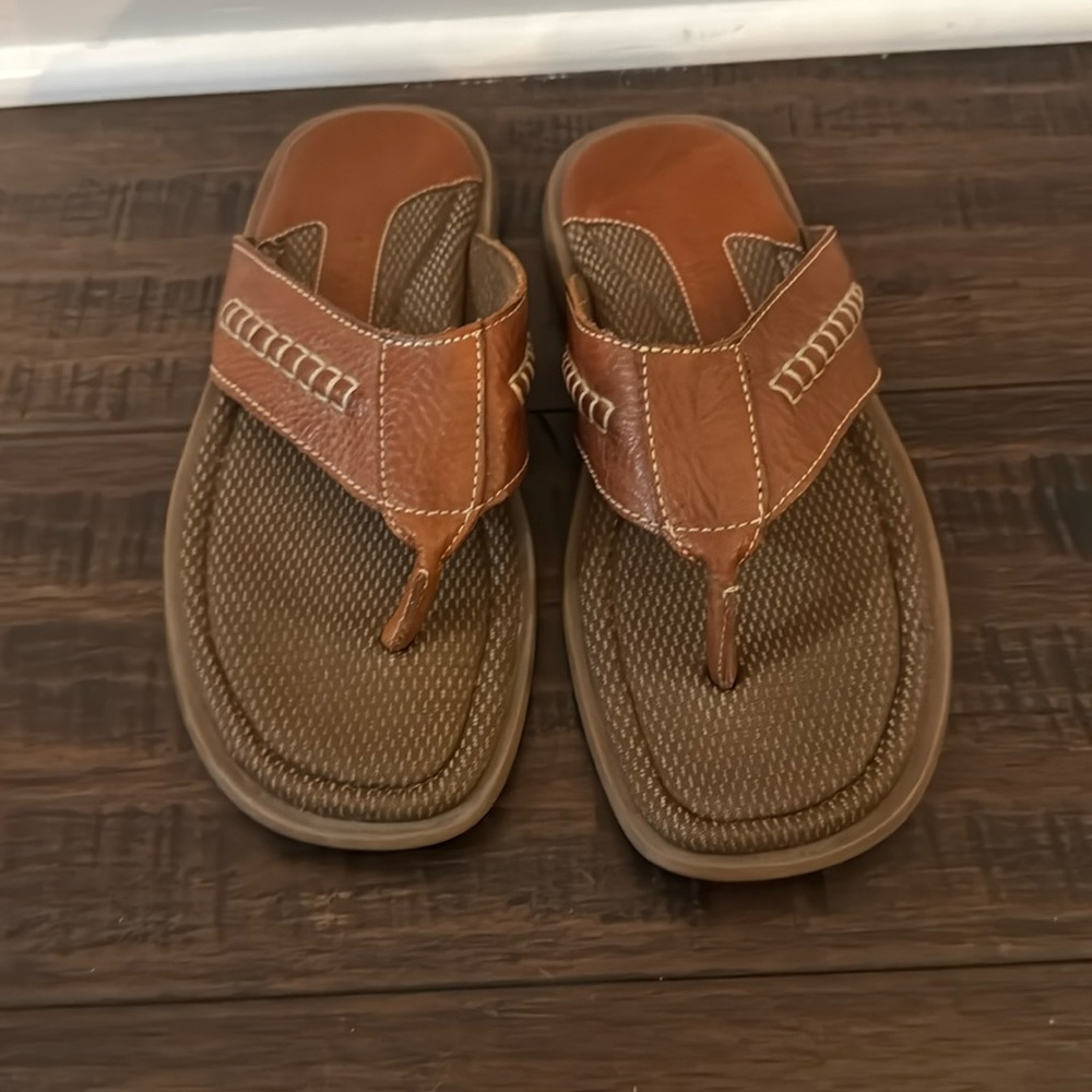 Johnston and Murphy brown leather flip flops. Size 10